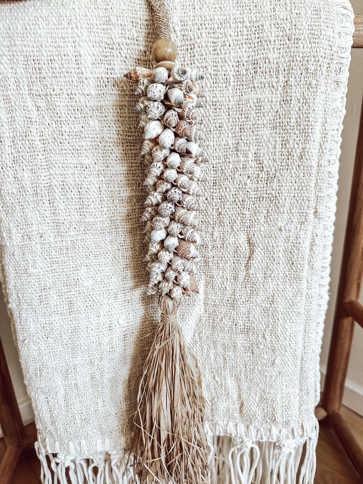 Muschelquaste Natur mit Raffia 50cm