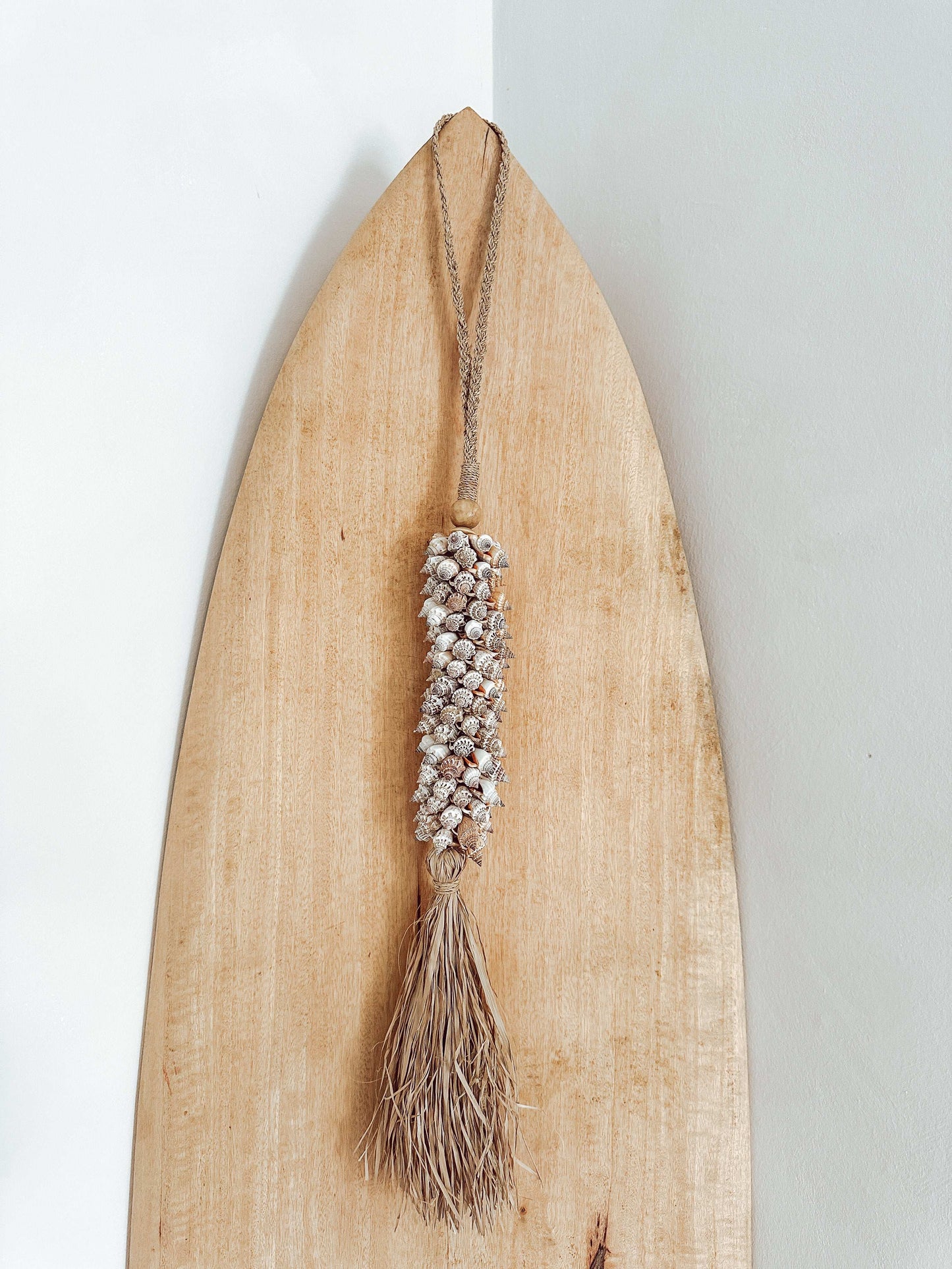 Muschelquaste Natur mit Raffia 50cm