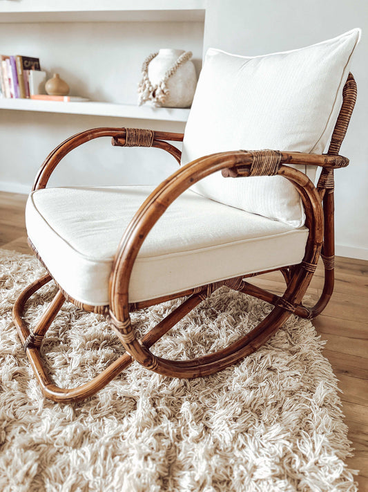 Bequemer Rattan Sessel mit abziehbarem Sitzpolster